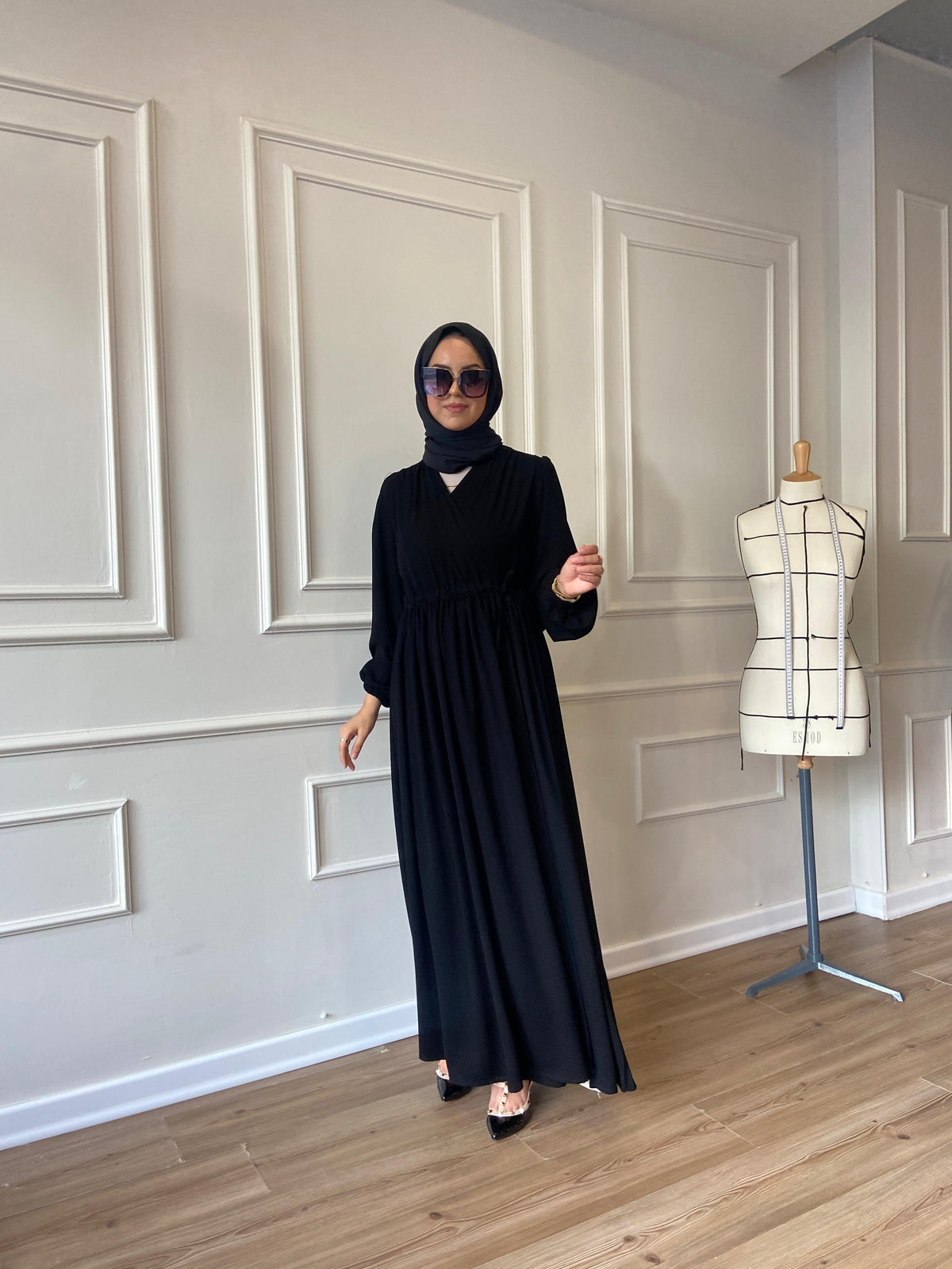 Hürrem İçten ve Dıştan Bağlamalı Kırışmaz Krep Ferace – Siyah