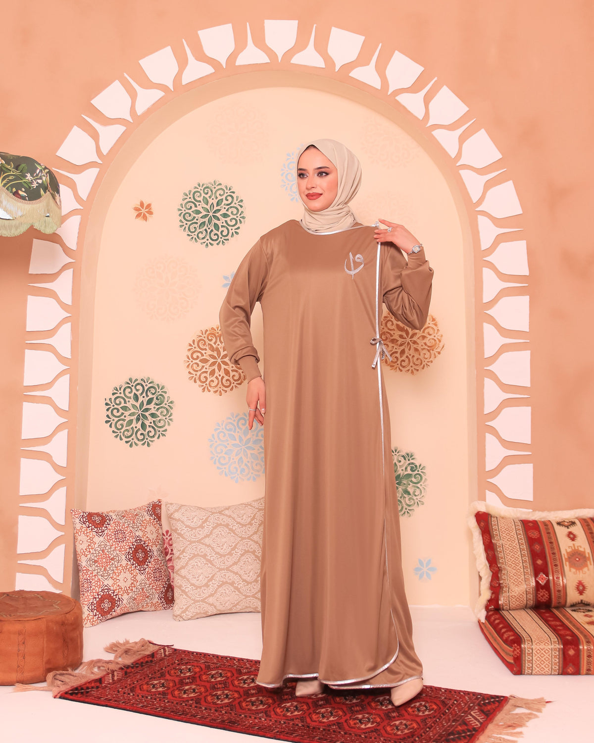 Elif Vav Nakışlı Biyeli Oversize Denye Namaz Feracesi - Camel