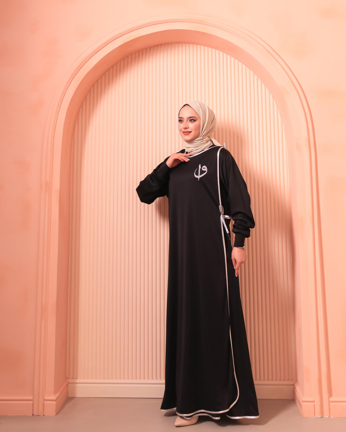 Elif Vav Nakışlı Biyeli Oversize Denye Namaz Feracesi - Siyah