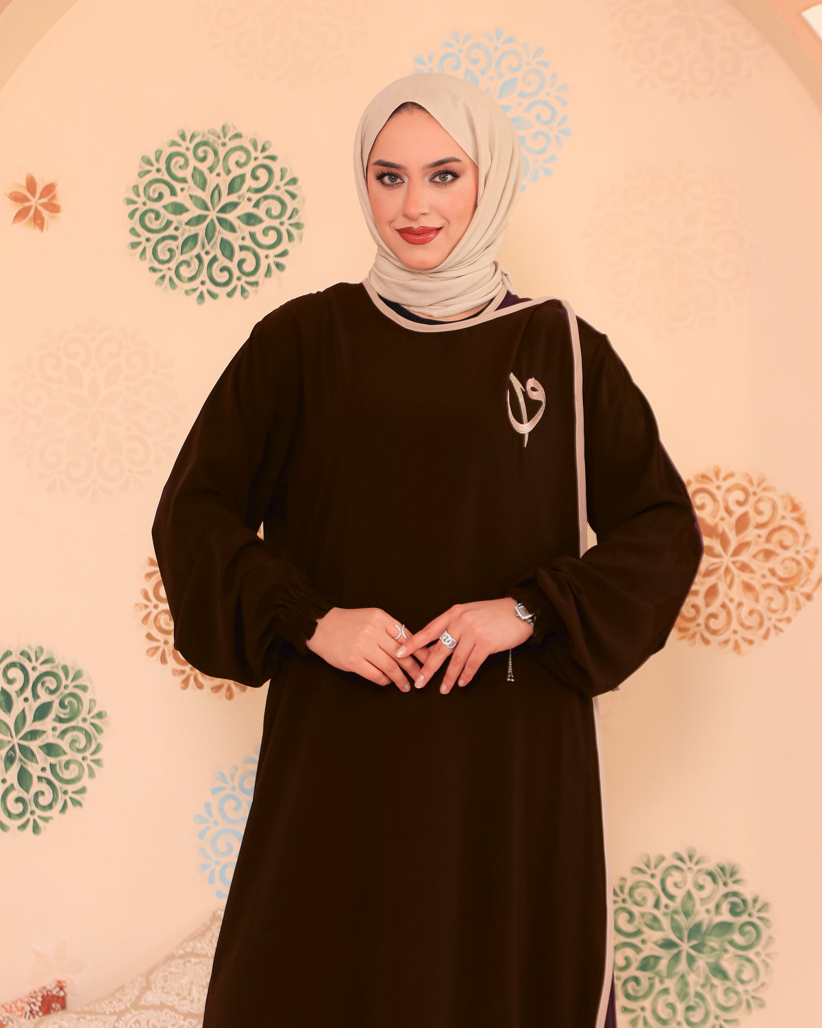 Elif Vav Nakışlı Çıtçıtlı Mısır İpeği Ferace – Acı Kahve