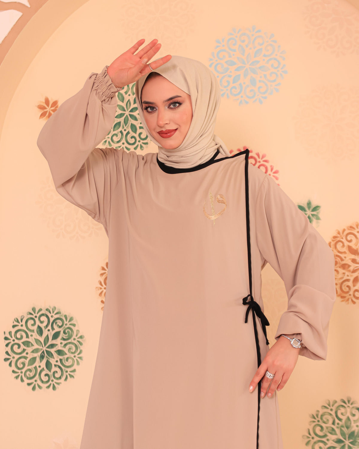 Elif Vav Nakışlı Çıtçıtlı Mısır İpeği Ferace – Bej