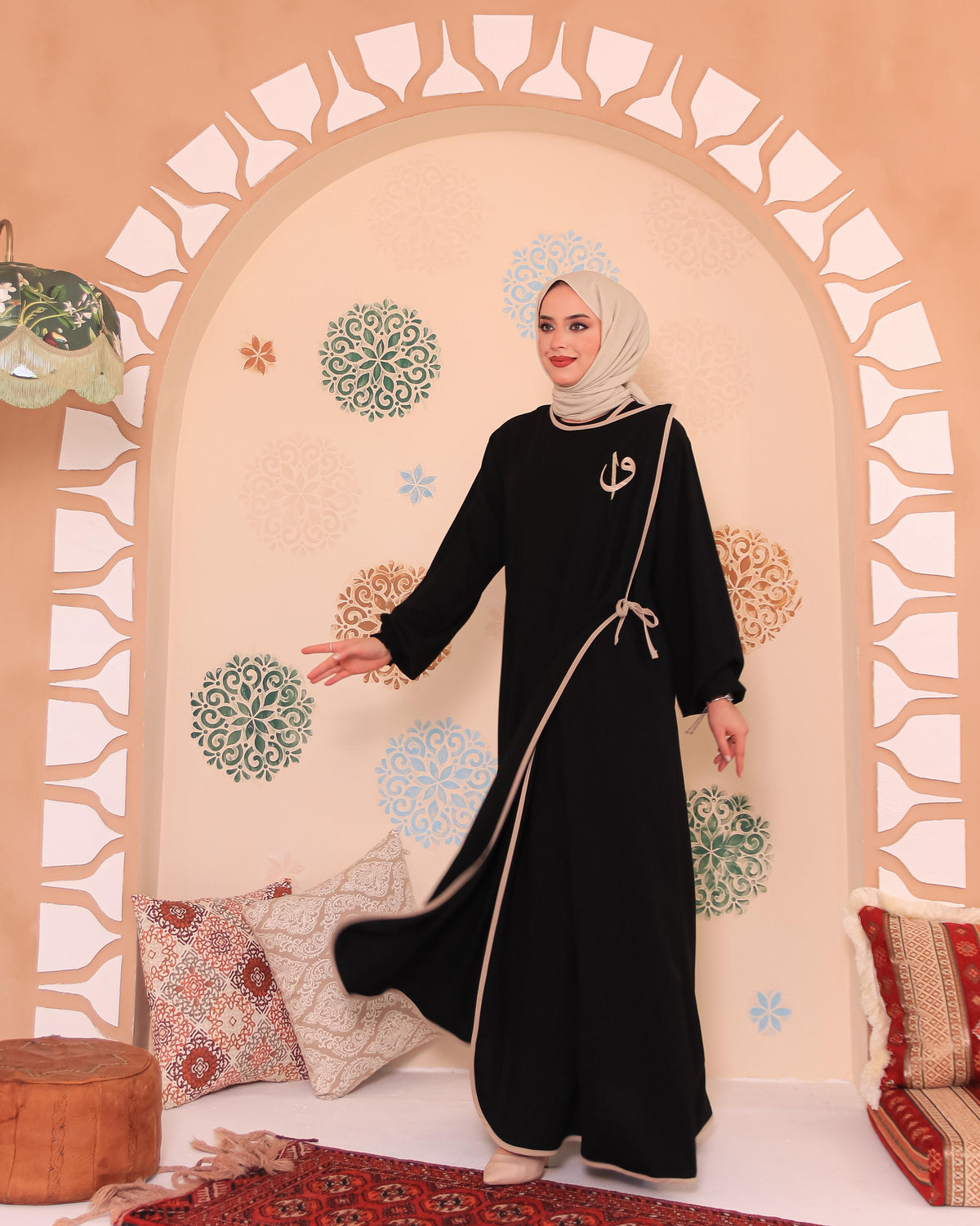 Elif Vav Nakışlı Çıtçıtlı Mısır İpeği Ferace – Siyah