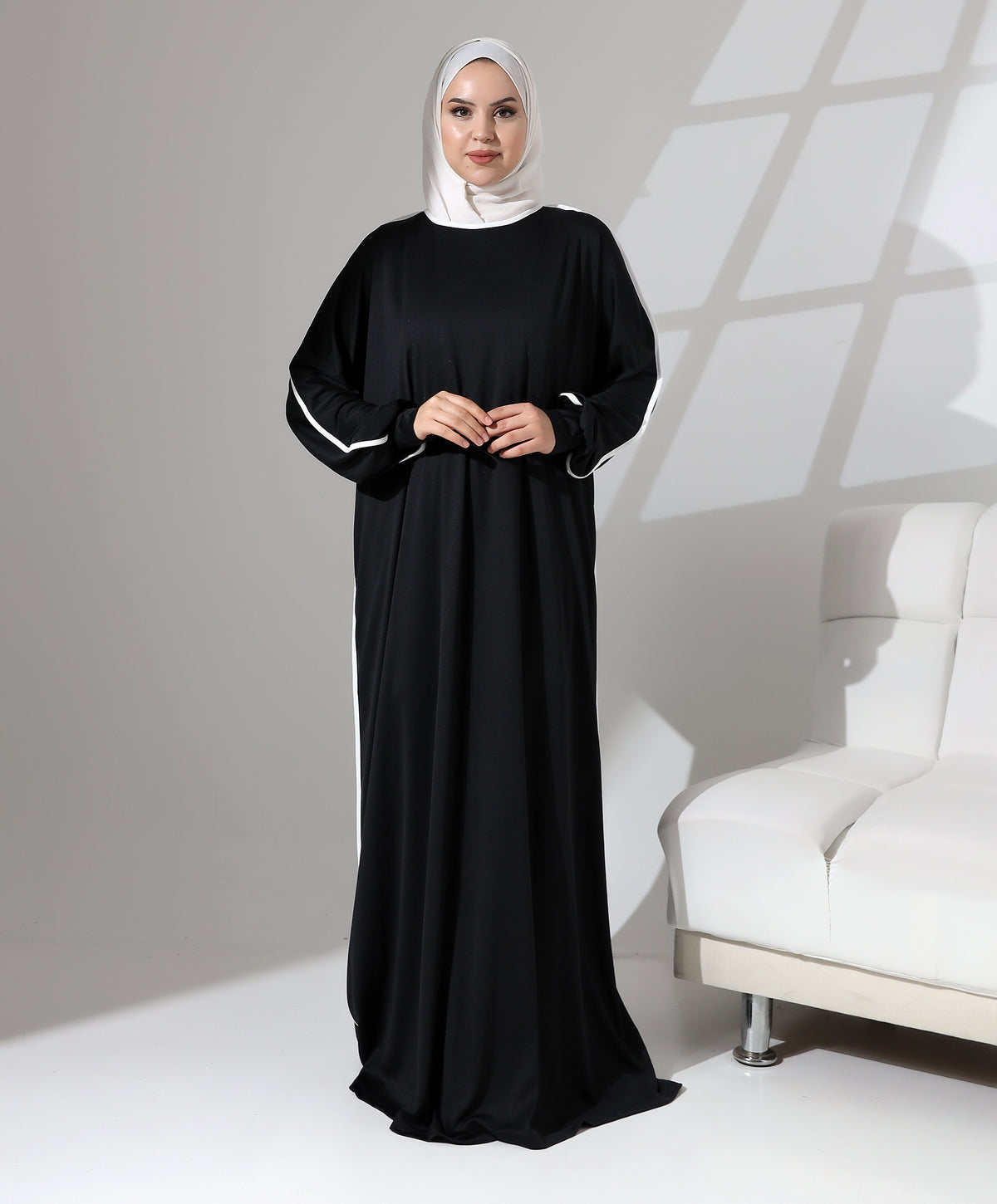 Manşetli Yandan Biyeli Salaş Polyester Namaz Elbisesi - Siyah
