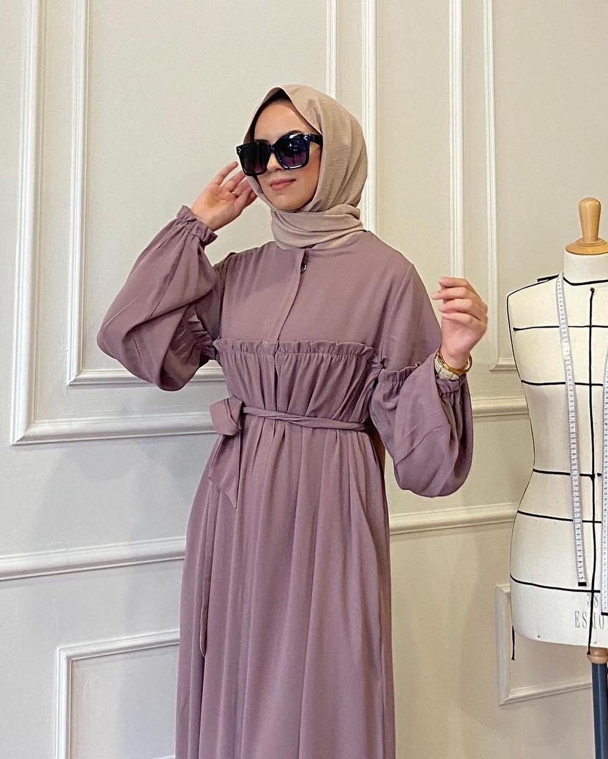 Hüma Kemerli Cepli Kol Ağzı Lastikli Dökümlü Ferace – Gül Kurusu