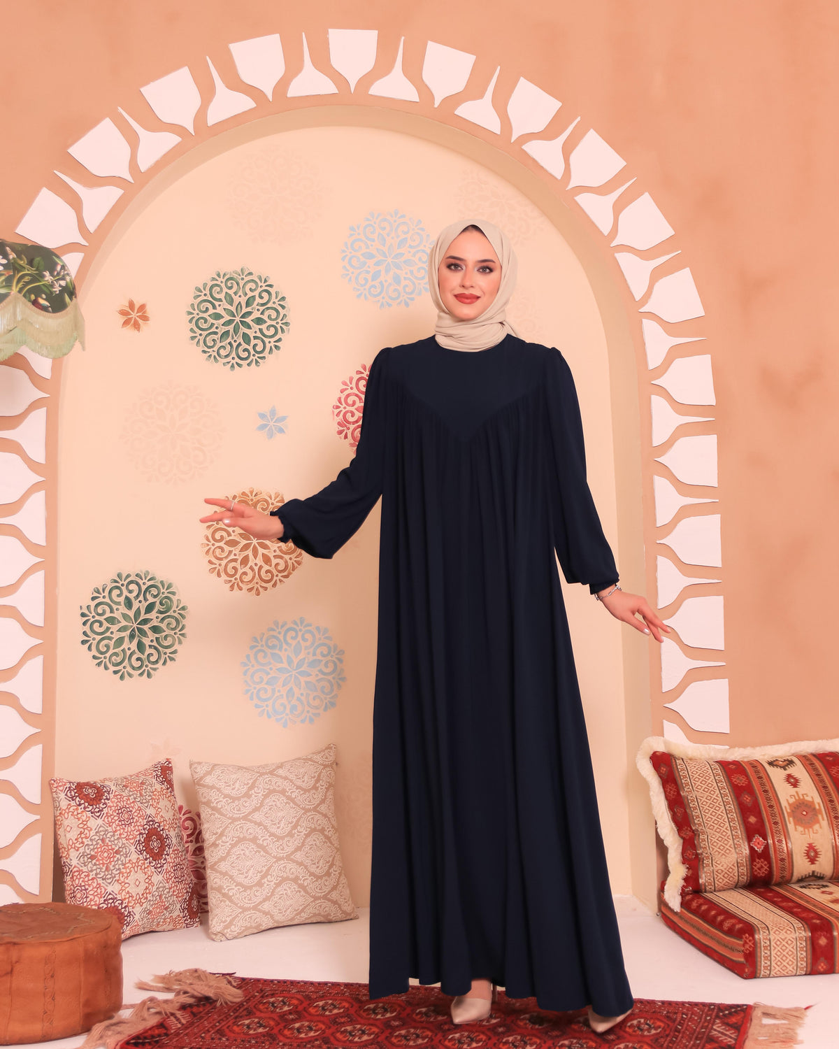 Robadan V Büzgülü Gipe Lastikli Manşetli Oversize Elbise – Lacivert
