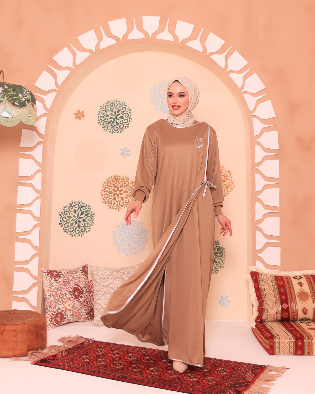 Elif Vav Nakışlı Biyeli Oversize Denye Namaz Feracesi - Camel