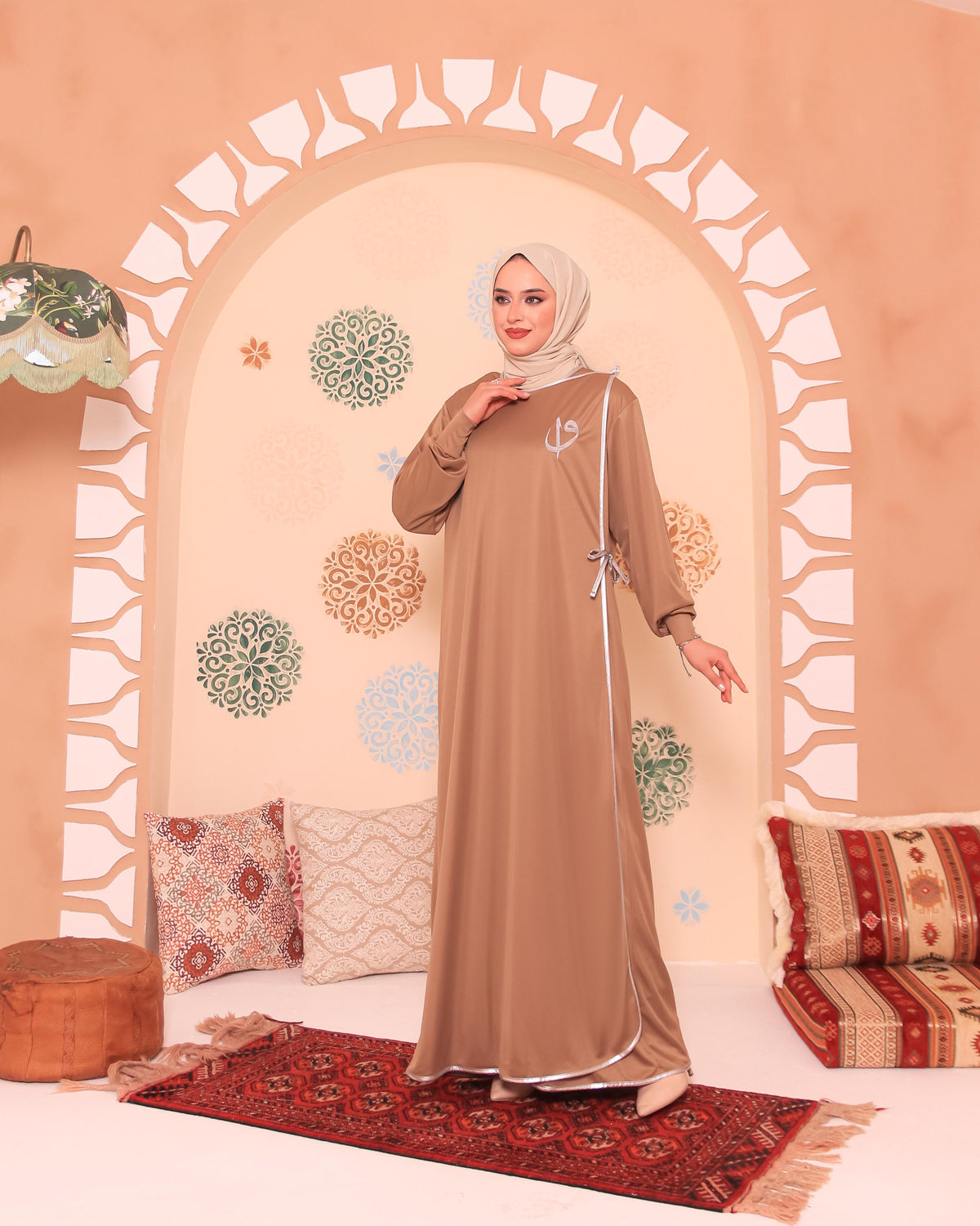 Elif Vav Nakışlı Biyeli Oversize Denye Namaz Feracesi - Camel