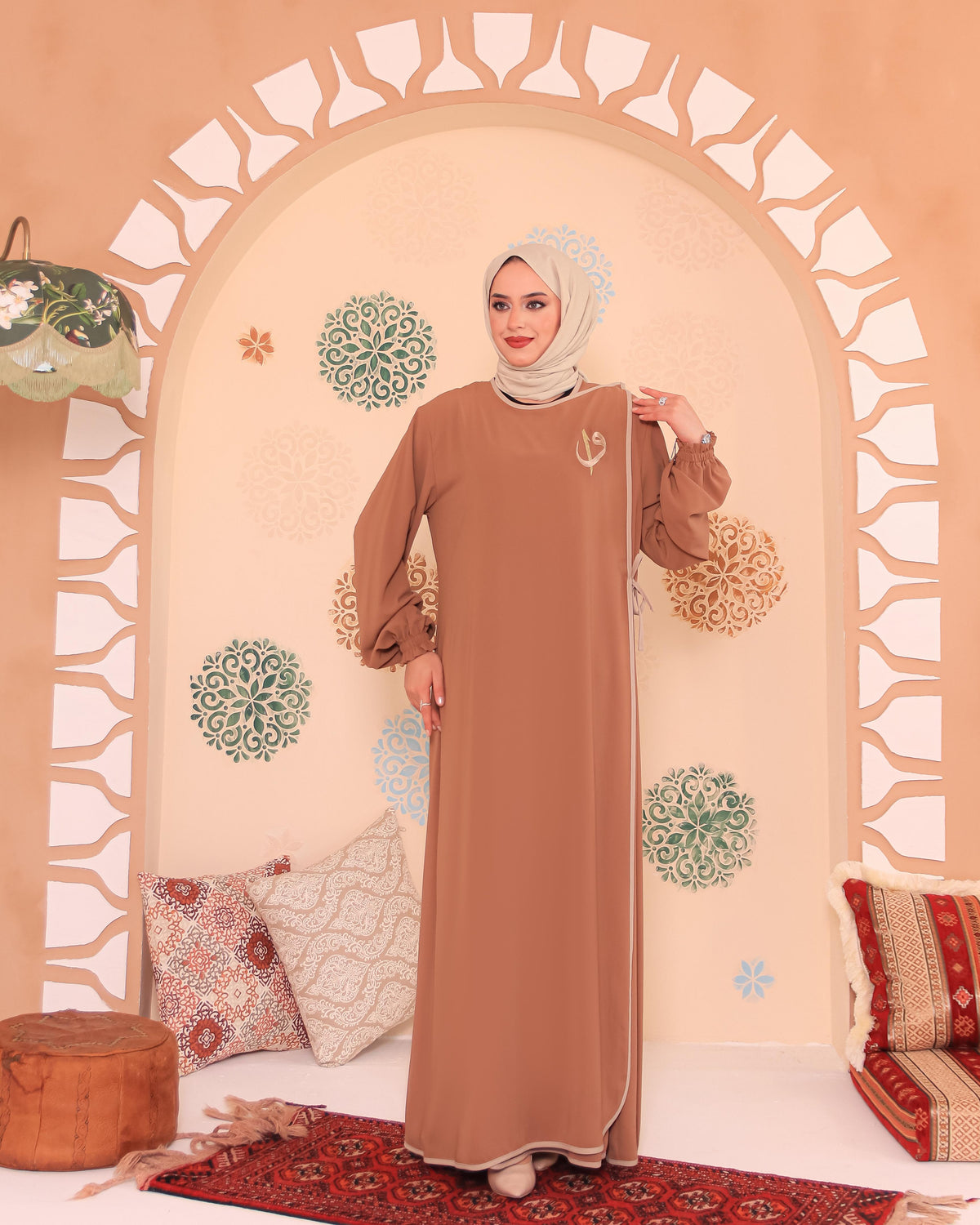 Elif Vav Nakışlı Çıtçıtlı Mısır İpeği Ferace – Camel