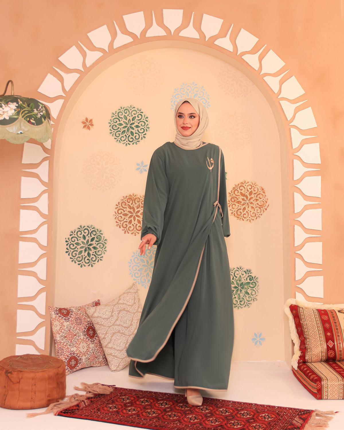 Elif Vav Nakışlı Çıtçıtlı Mısır İpeği Ferace – Mint Yeşili