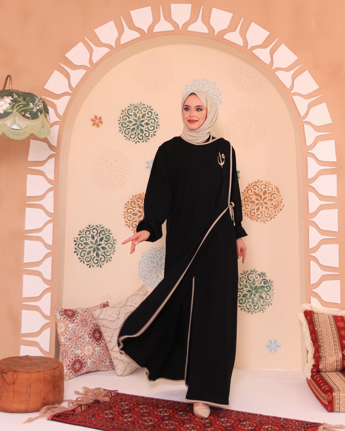 Elif Vav Nakışlı Çıtçıtlı Mısır İpeği Ferace – Siyah