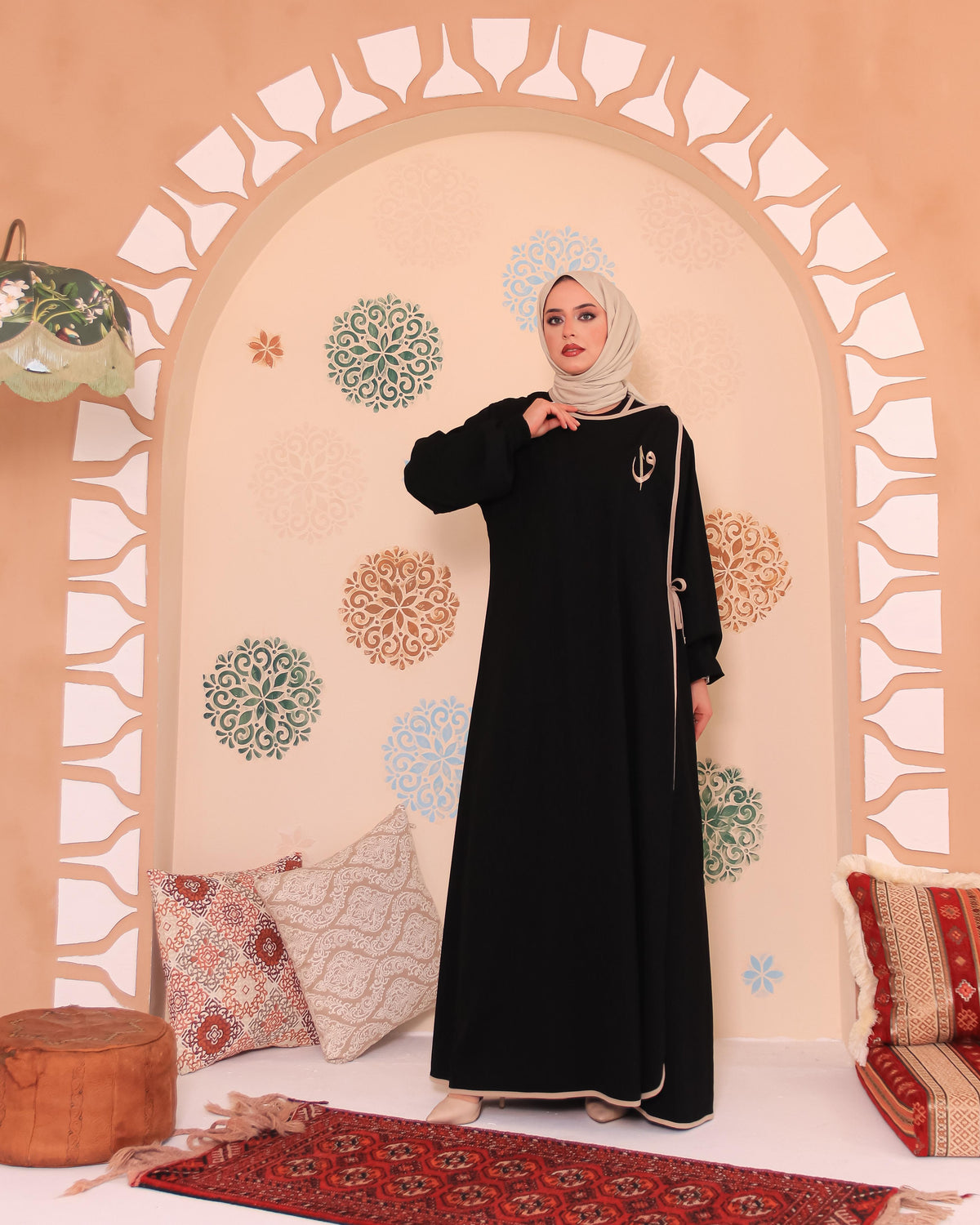 Elif Vav Nakışlı Çıtçıtlı Mısır İpeği Ferace – Siyah