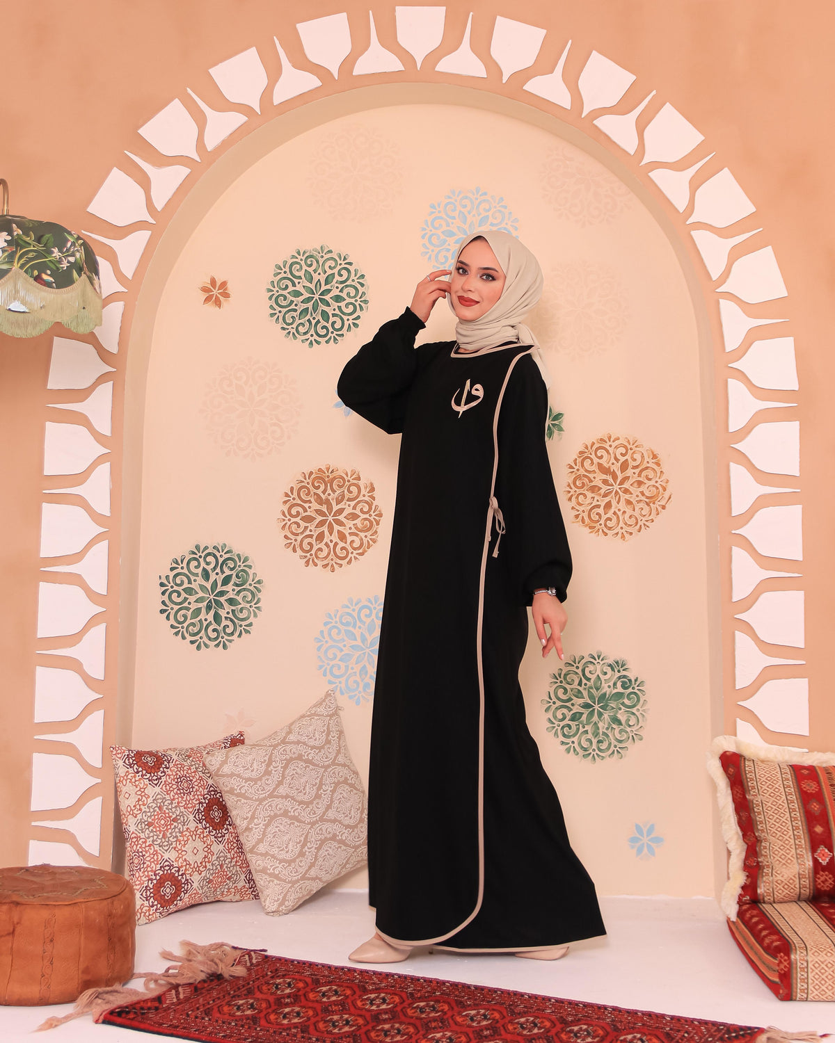 Elif Vav Nakışlı Çıtçıtlı Mısır İpeği Ferace – Siyah