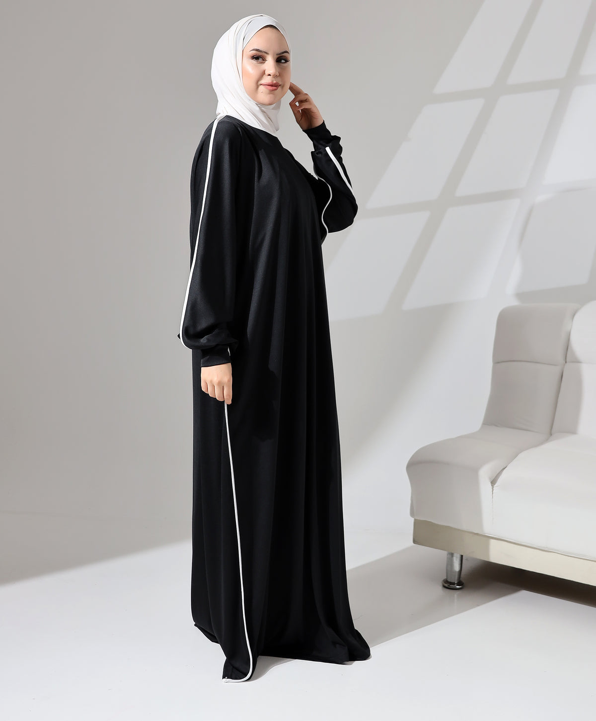 Manşetli Yandan Biyeli Salaş Polyester Namaz Elbisesi - Siyah